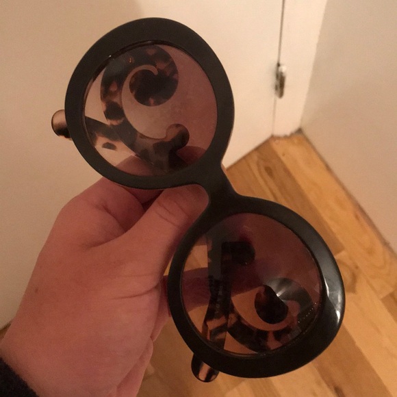 Prada sunglasses - Picture 2 of 2